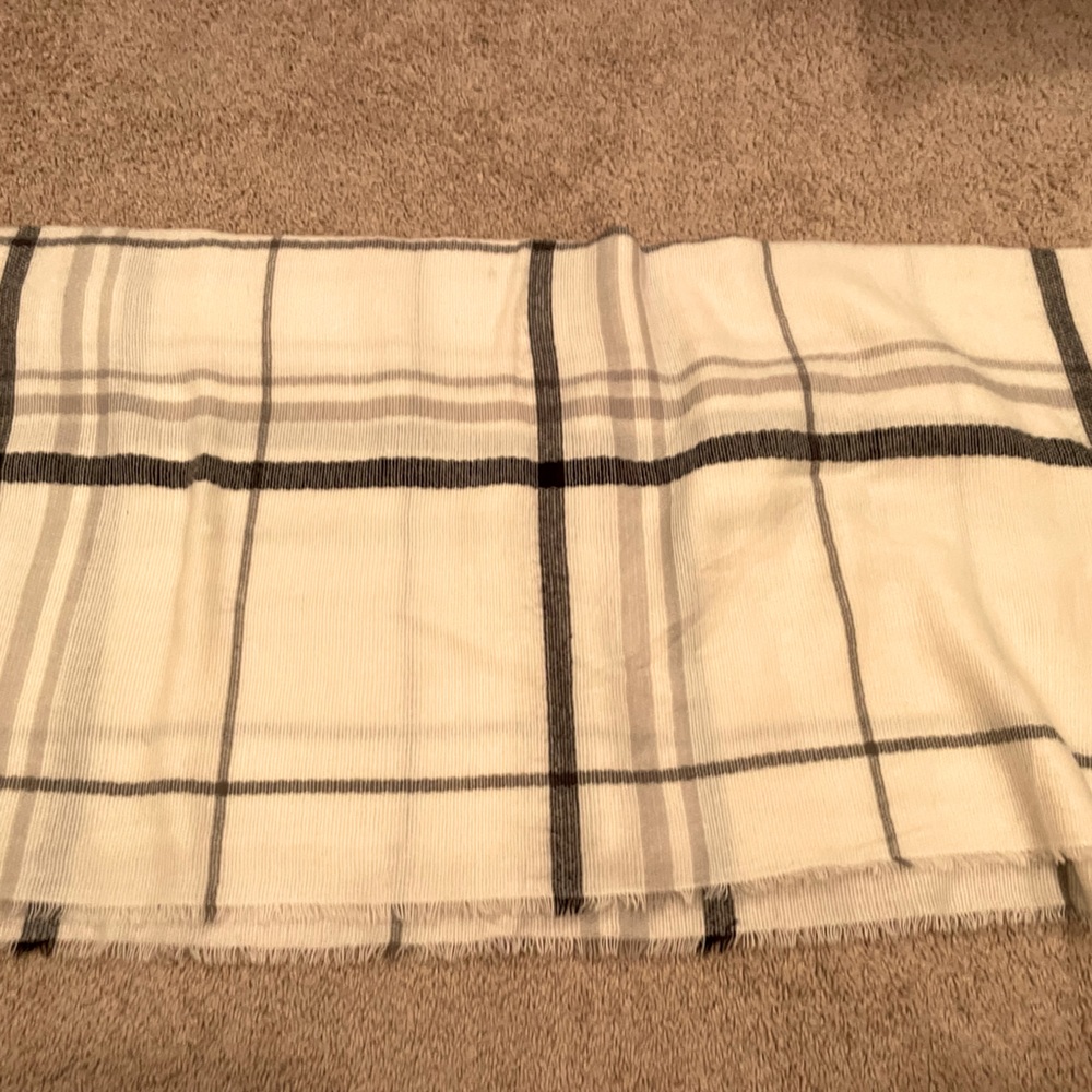 Black and white plaid Old Navy wrap/scarf.